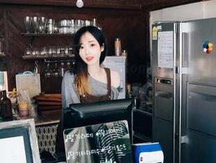 在线找到了Bambi(밤비)的美图，Sonico的小背心竟然成了焦点，太可爱了吧？