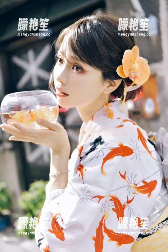 ElyEE子 点击ElyEE子顶级精选,遇见Odd-eyedcat,里面全是趣味横生的猫咪气息!