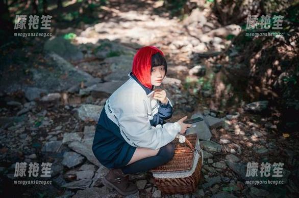 笔记本后的徘徊：揭开Mimmi(밈미)的教室写真图册