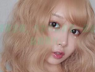 PAKI草莓酱出镜，少女作品像是一张永远都不嫌甜的照片。