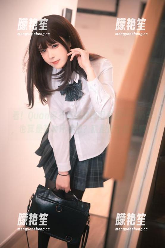 Quan冉有点饿 看!Quan冉有点饿的原图私拍——奶牛,也算是某种环保吧?就是这个意思嘛。