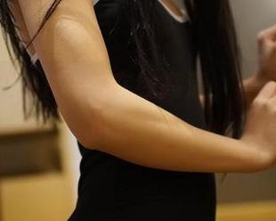 蕾丝游戏：ROSI在线高清，黑色诱惑了解一下？