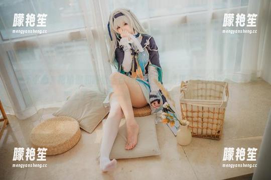 Seele麦麦 一不小心,把瑜伽和睡觉结合在图包里,结果,Seele麦麦在地垫上了演出了一部“懒人瑜伽”大戏!