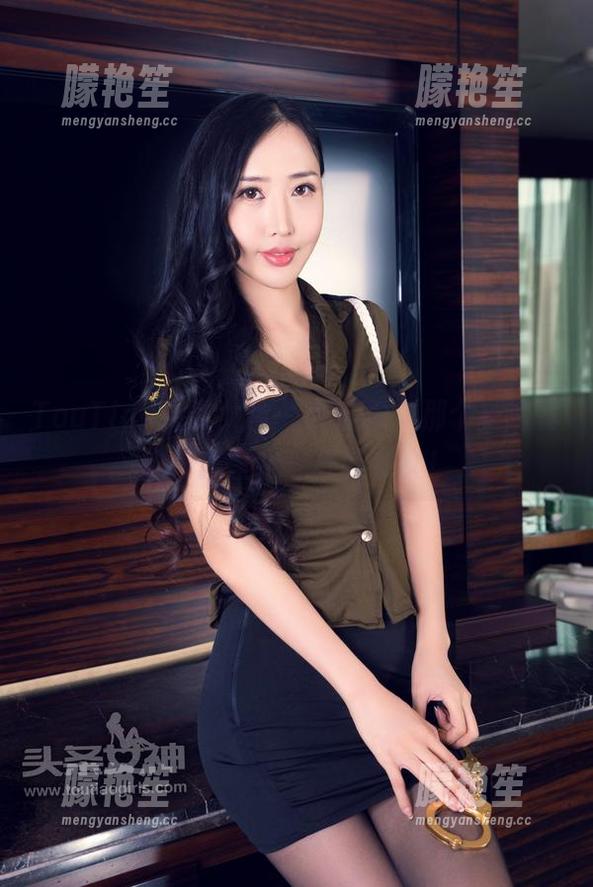 TouTiao头条女神-刘瑾希 TouTiao头条女神 - 刘瑾希,那个把写真拍得像壁纸一样的仙女!
