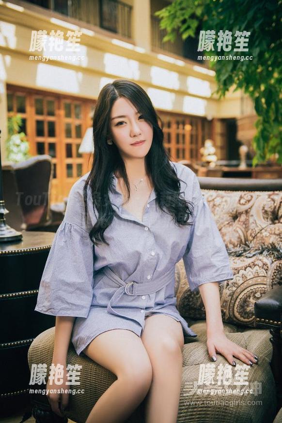 TouTiao头条女神 - 查莉娅的毛衣——无圣光下的美图沉思录