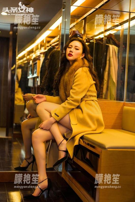 TouTiao头条女神-洛洛可 TouTiao头条女神 - 想要静静眺望,洛洛可的女孩图包送来小心思