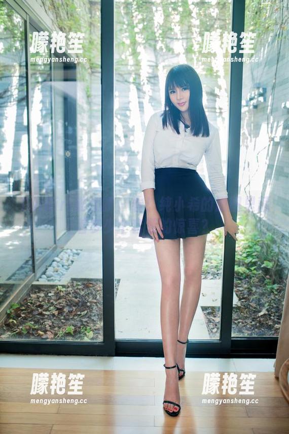 TuiGirl推女郎-纯小希 TuiGirl推女郎 - 看!纯小希的原图里藏着多少个套装的惊喜?