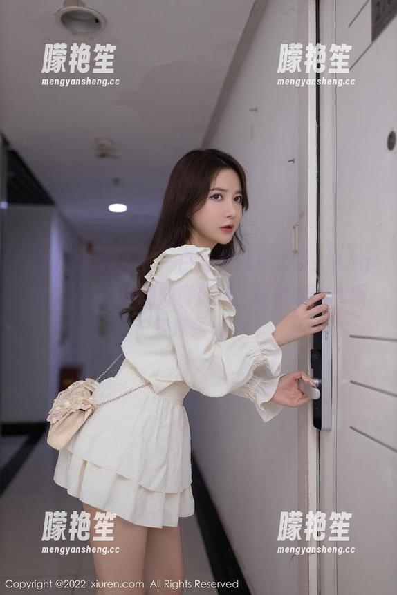 Xiuren秀人网-AngelaLee李玲 Xiuren秀人网 - 白衬衫私拍大赛:AngelaLee李玲的神奇魔法,让枯燥的衣橱变成秀场!