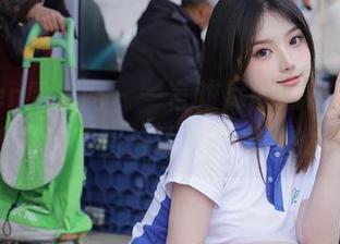 Xiuren秀人网 – 一言难尽的眼镜，Elise谭晓彤全套图片让你看看她的风情！
