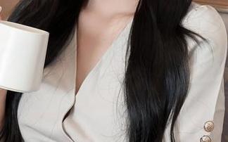 Xiuren秀人网 – 毛衣：刘婷婷在图库中赋予的亲切与挑逗感。