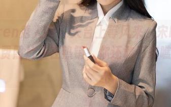 Xiuren秀人网 – 天台上等风来，宋KiKi的免费照片正在热销，你还敢不来瞧瞧吗？
