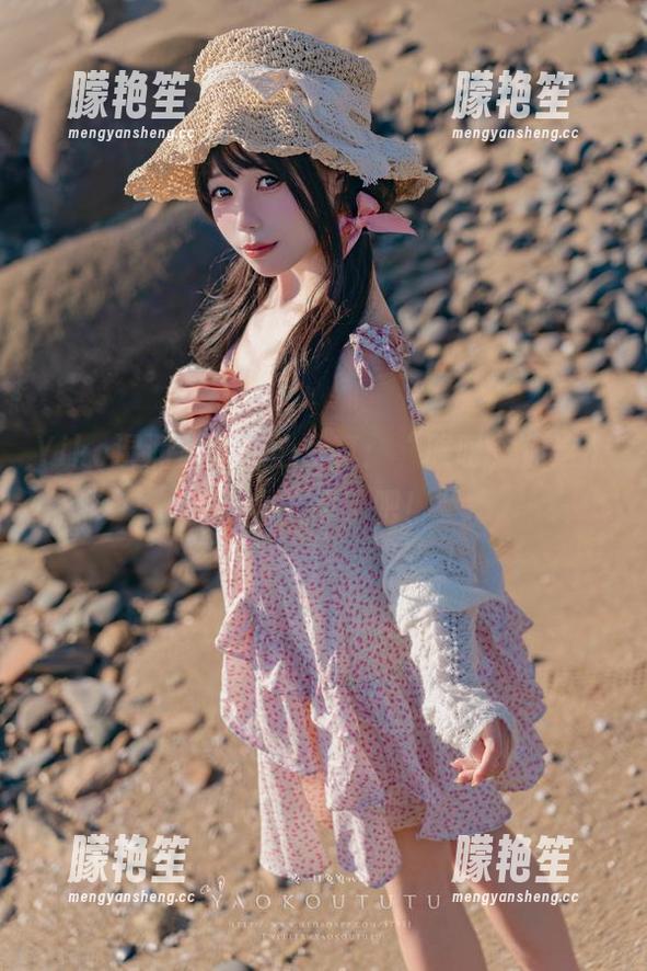 Yiko湿润兔 Yiko湿润兔的甜心写真:“唉呀,你这个兔子也太闲了吧!”