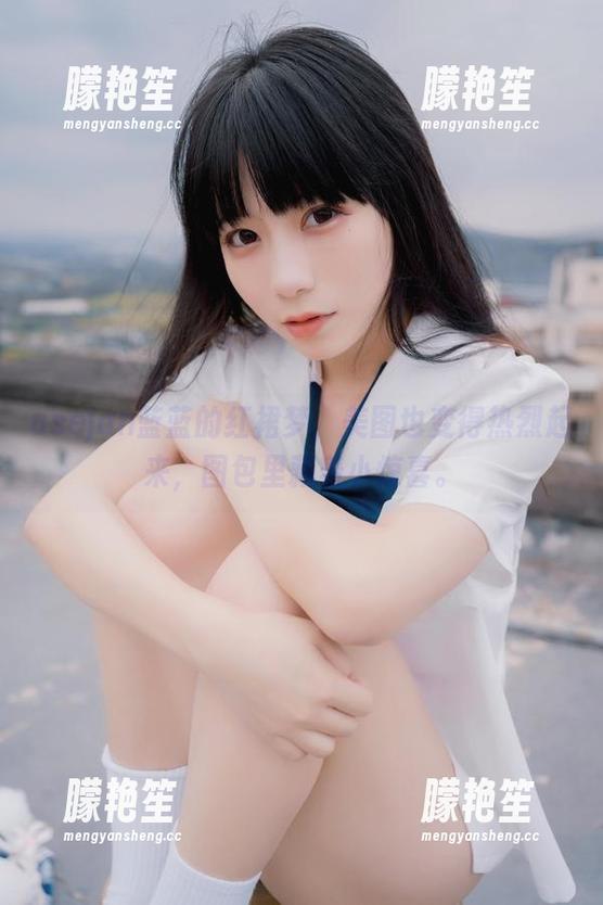 usejan蓝蓝的红裙梦，美图也变得热烈起来，图包里藏着小惊喜。