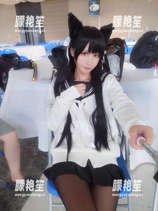三度_69 三度_69的红裙如新鲜水果般让人垂涎,图包里玩法不止这些哦!