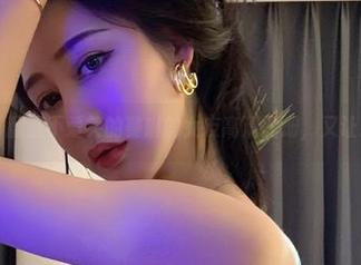 微密圈 – 翻翻不爱笑的赛琳的女友高清图册，又让我想多了