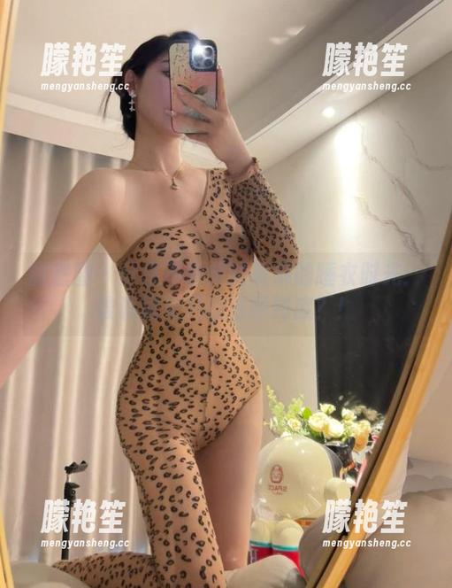 微密圈 - 分享不爱笑的赛琳的睡衣时光：谁说居家只能丑陋到底？！