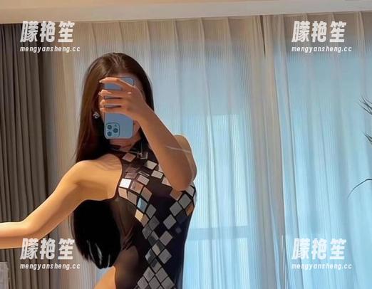 不爱笑的赛琳 微密圈 - 小道消息,不爱笑的赛琳的“清纯”图包更新里传闻有兔耳朵?!