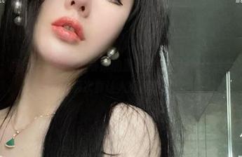 微密圈 – 图集中不爱笑的赛琳的黑丝连体，居然让我紧张了，资源层次真让人捉摸不透！