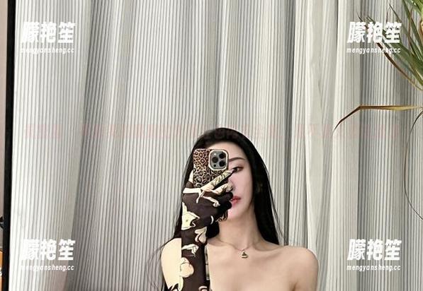 微密圈 - 不爱笑的赛琳的火辣红色内衣全集：是不是又要让我为她迷了