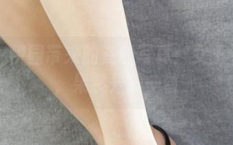 丽柜 – 伊园带来的在线写真：女王不做作，果然只需一瞥