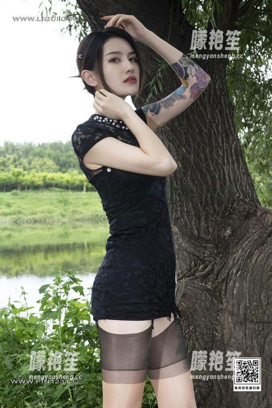 丽柜 - 迷上小唐的丝袜？图包里的细节让人想多了！