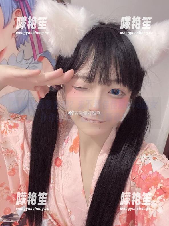 佳佳酱ovo 想体验透明穿越?来下载佳佳酱ovo的女仆作品集,翻开看新奇!