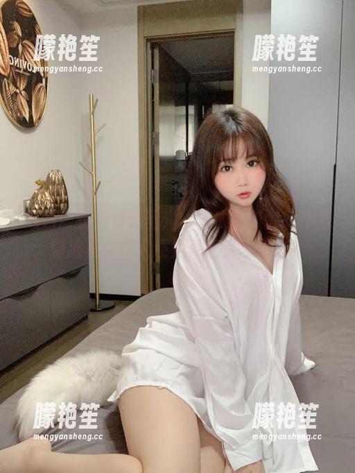 依依超级懒 黑色内衣或者无圣光,依依超级懒的作品到底是要撩人还是真正引发思考?