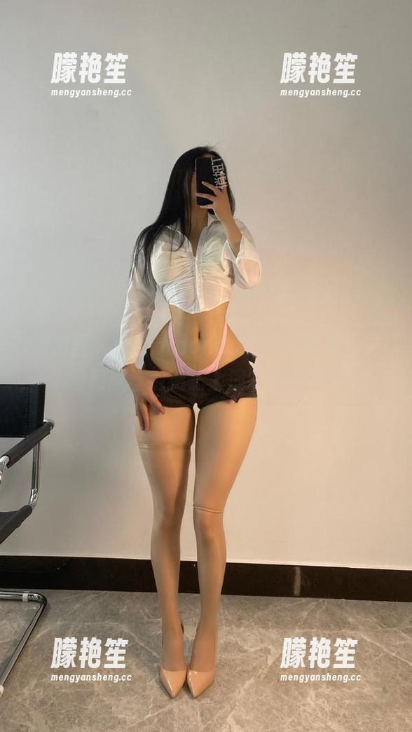 微密圈 - 俏妞qiaoniu66紧张更新：原图和黑丝绝绝子上演时尚逆袭！