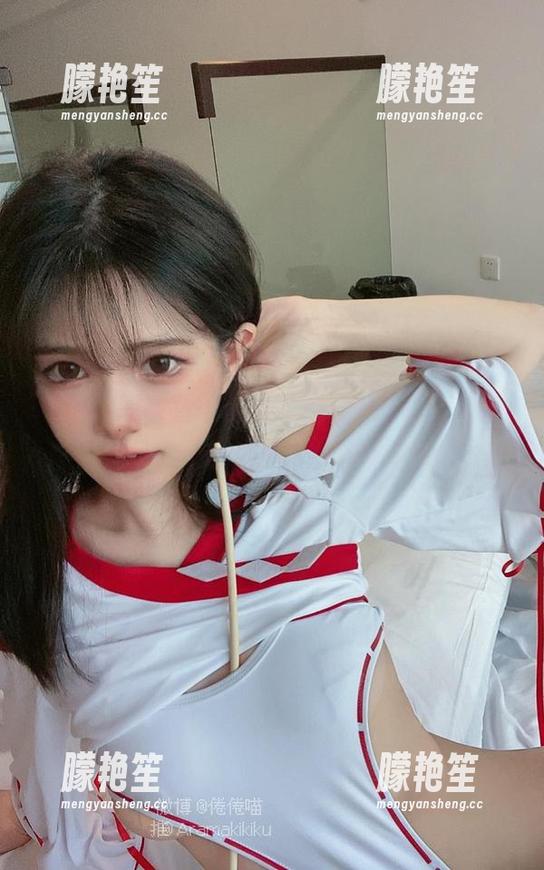 倦倦喵 倦倦喵的最新秘书cos,等于“工作”和“休闲”的完美结合吧!