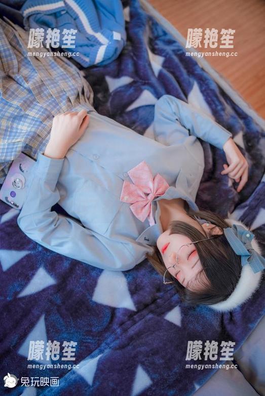兔玩映画 兔玩映画出的在线写真,黑色制服少女从此成了我心中的白月光...