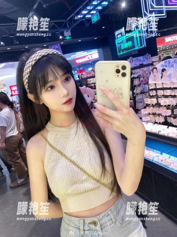 大肉丸Amiee 大肉丸Amiee的油亮之旅:高清图包里满满的滑稽时刻!