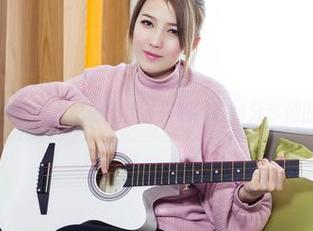 头条女神 – 小晴子是姐姐的代言人吗？在线分享她的独特作品！