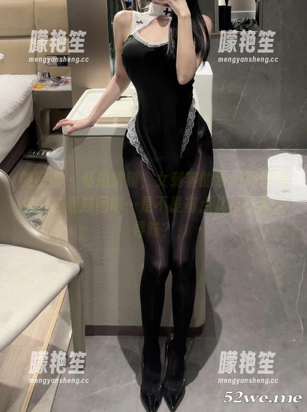 微密圈 - 私拍解锁，女刺客的波点亮丝图包，越看越回味…是不是有点儿过于耐人寻味？