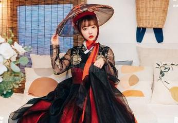 最爱的高跟鞋与孙乐乐(손예은)：图片中那一瞬，更新总是让我心中装满期待。