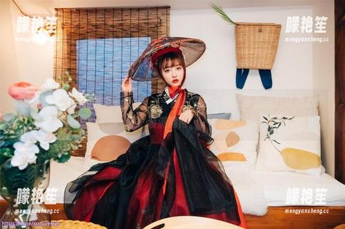 最爱的高跟鞋与孙乐乐(손예은)：图片中那一瞬，更新总是让我心中装满期待。