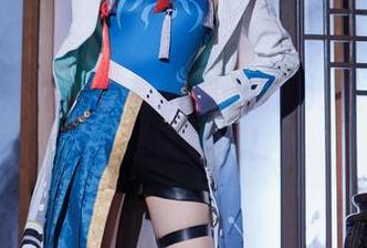 游泳还是拍照？封疆疆v的泳池全套写真，答案揭晓！