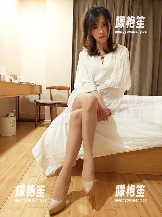 小女巫露娜 原图终于揭晓!小女巫露娜的最新芳踪,像是从梦里飘出来,真想给她点个赞!