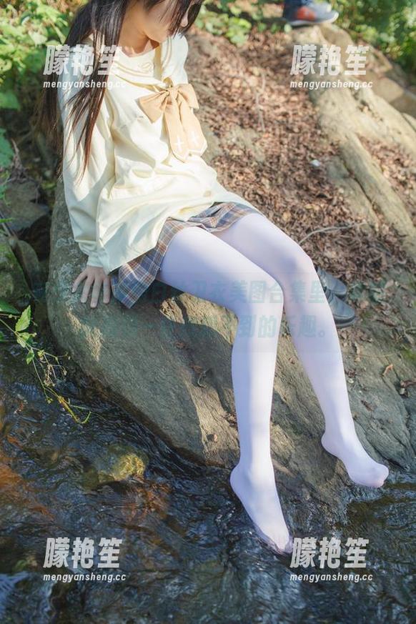 在少女秩序的白丝卫衣美图合集里，竟然能找到一些意想不到的乐趣。