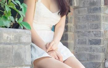 尤果网 – 带着好奇心的高清分享，谭晓彤展现了一个女孩的内心独白，旁边还有小猫！