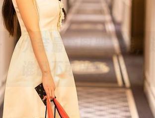 尤蜜荟 – 小尤奈最新图册上线，连体衣，谁说不可以跳舞？
