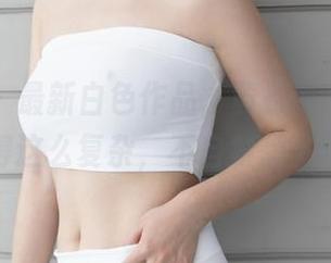 尤蜜荟 – 最新白色作品，黄乐然果然能把简单穿得这么复杂，不自禁想多看几眼。