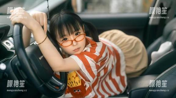 幼水铃衣 午餐时间的更衣室,可以下载的幼水铃衣写真,别忘了!