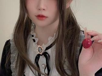 真难以抗拒！是依酱吖的网袜定制，搭配到悲伤都觉得美好。