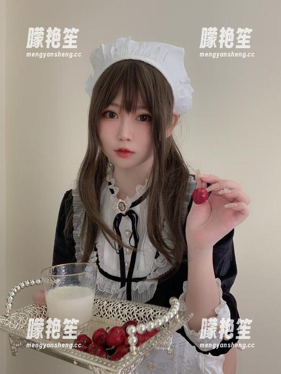 真难以抗拒！是依酱吖的网袜定制，搭配到悲伤都觉得美好。