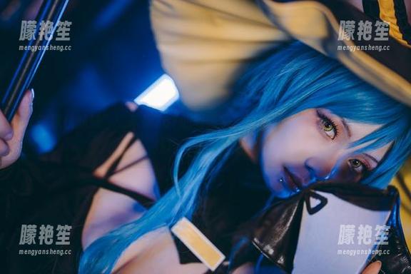 “蜘蛛侠妹妹”：末夜787的写真集，再次证实女性的“爬墙”技巧不止于墙壁。
