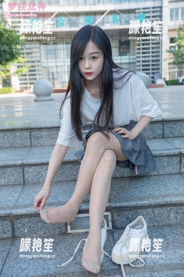 梦丝女神-玥玥 梦丝女神 - 玥玥的楼道漫游:这一幕,可以做壁纸哦,先别告诉我你没注意到。