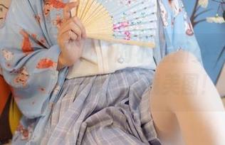 森萝财团 – “吸吸”的小清新少女你见过吗？往下滑，下载美图！
