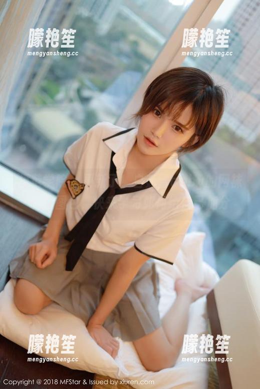 模范学院 - 更新了！白茹雪abby的网袜制服图包，快来学习如何给自己加分