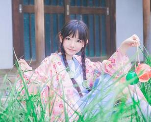 樱群的写真新角度：旋转木马上的“头晕眼花”大作战！