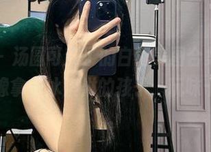 微密圈 – 汤圆可甜了的白裙美图合集，优雅得就像拿着冰淇淋的孩子，玩味十足！